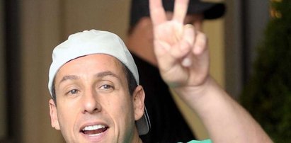 Adam Sandler rozdaje auta! Za co?