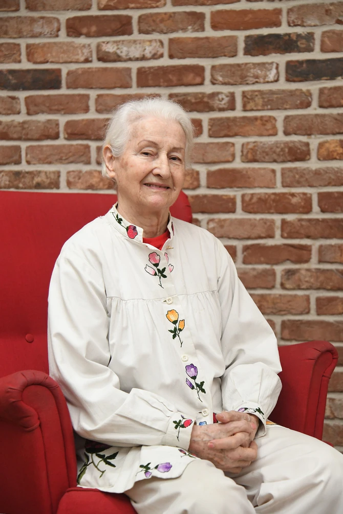 Dr Spomenka Mujović