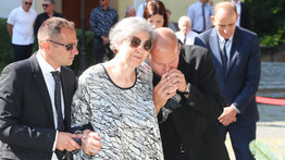 Szűcs Lajos temetése: ketten támogatták Pécsi Ildikót, annyira gyenge az özvegy – fotók