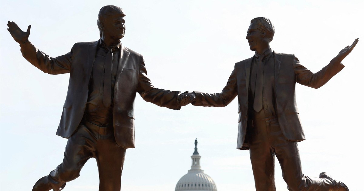 Trump z Epsteinem, a w tle Kapitol. Tak szydzą z prezydenta USA