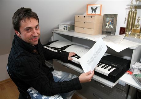 ELKLIDER ZESPOLU BOYS W SWOIM DOMU W ELKU MARCIN MILLER Z ZONA ANNA. FOT. JAN PAC