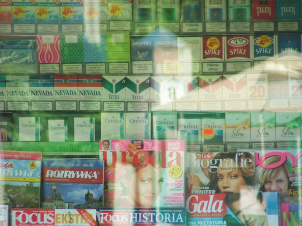Polskie witryny pełne są papierosów i wyrobów tytoniowych
