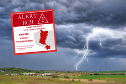 Alert RCB dla 10 województw. Burze z gradem i silnym wiatrem
