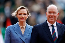 MISTERIOZNI BLIZANCI iz Monaka KONAČNO U JAVNOSTI: Najtužnija princeza pokazala sina i ćerku i svi su u čudu koliko su porasli - naslednik trona je ista mama