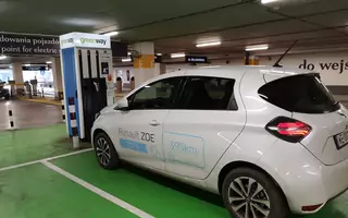 Renault ZOE – jak się żyje z „jednym z miliona” aut na prąd? 