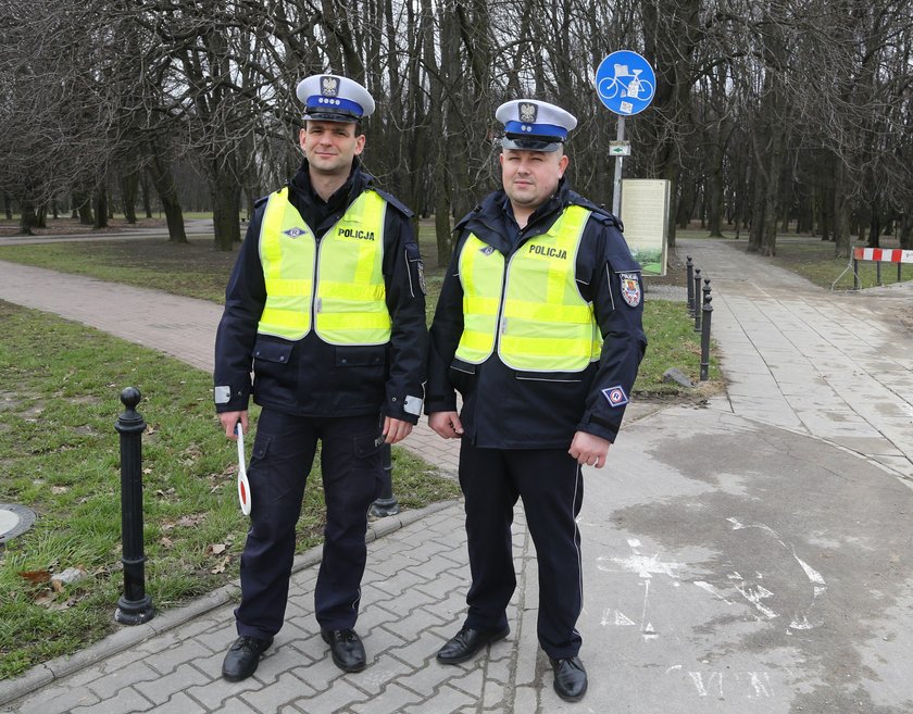 asp. sztab Paweł Przystrzelski i asp. Adam Sidoruk z Wydziału Ruchu Drogowego KSP: 