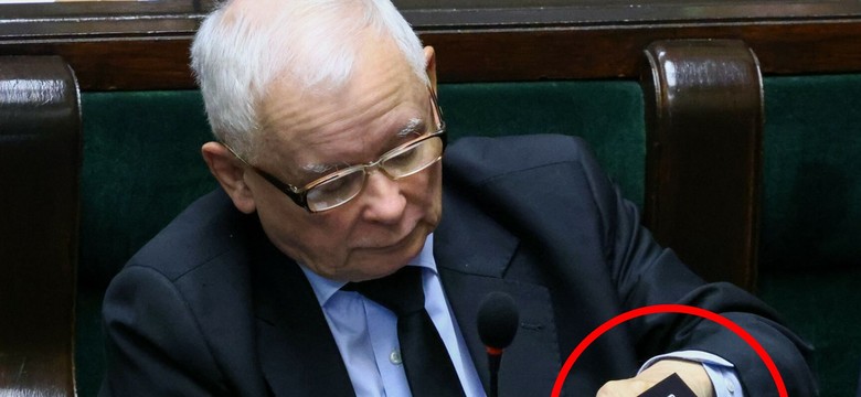 Jarosław Kaczyński przyłapany w Sejmie. Zaskakujące, co przyniósł ze sobą