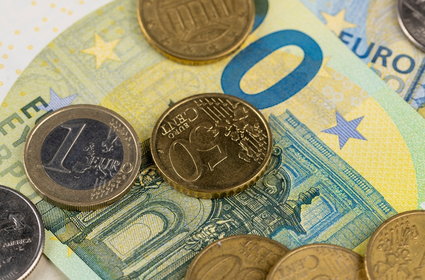 Kurs euro 18 kwietnia poniżej 4,65 zł