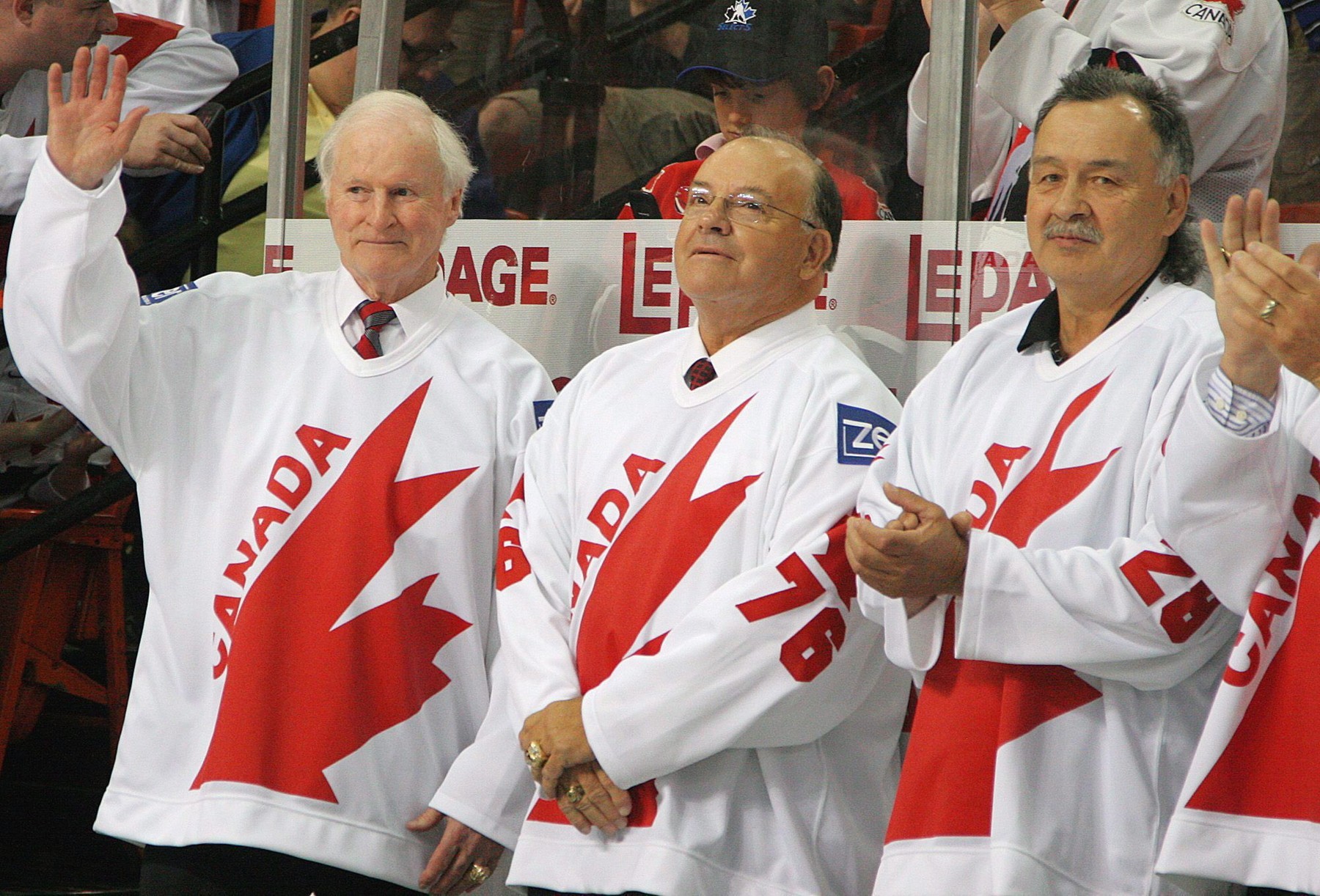 Rok 2008: Al MacNeil, Scotty Bowman, Reggie Leach.