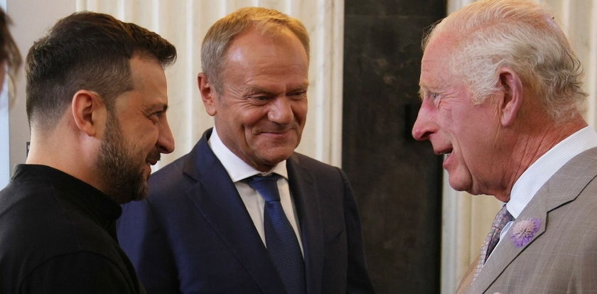 Donald Tusk zaliczył wpadkę przy królu Karolu III. "To nie powinno się wydarzyć"