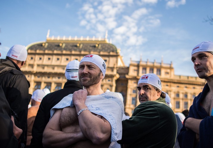 CZESKIE MORSY KĄPIĄ SIĘ W WEŁTAWIE