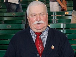 Wałęsa radzi, jak radzić sobie z kibolami. "Ze strzelaniem włącznie"