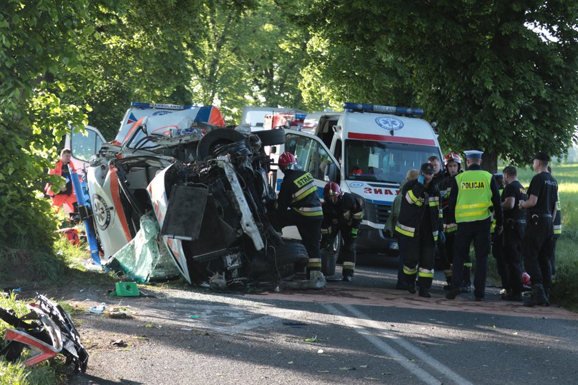 Straszna śmierć strażaka. Pozostałe osoby z karetki miały więcej szczęścia