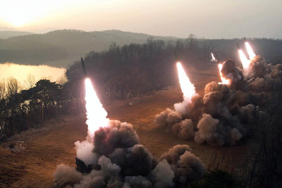Północnokoreańskie rakiety. Zdjęcie udostępnione przez Agencję Prasową Korei Płn (KCNA)