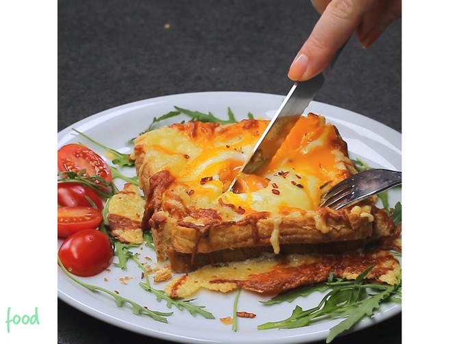 Noizz_food_Tost_sa_jajima_i_sirom_safe