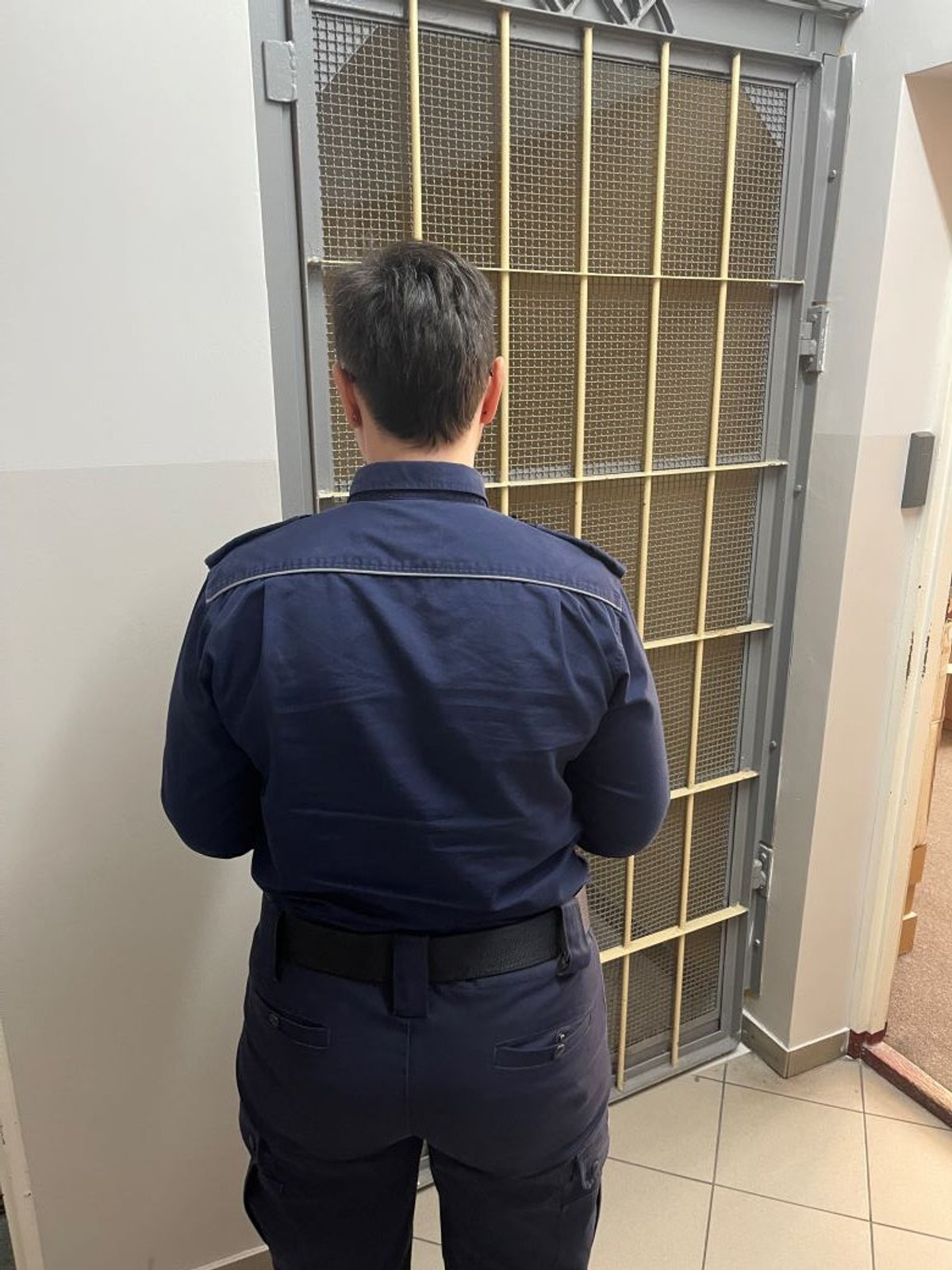 Sztum policemen caught criminals. One tried to hide under the covers