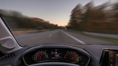 wynagrodzenie kierowcy można zarobić 9 tysięcy na rękę. brakuje nawet 200 tys. pracowników