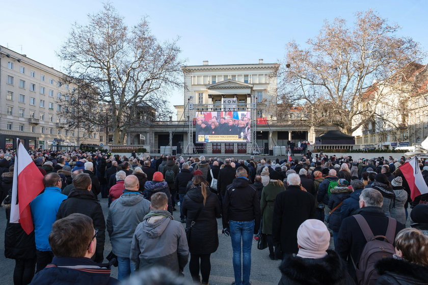 Tłumy Polaków w całym kraju żegnały prezydenta