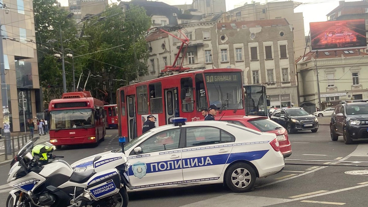 Sudar tramvaja i automobila na Slaviji