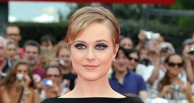 Jól áll neki a távolság!