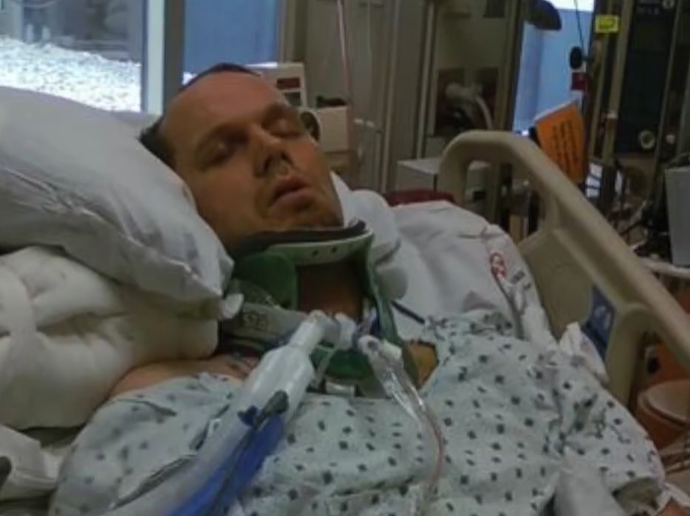 Po nehode Matt skončil v kóme.