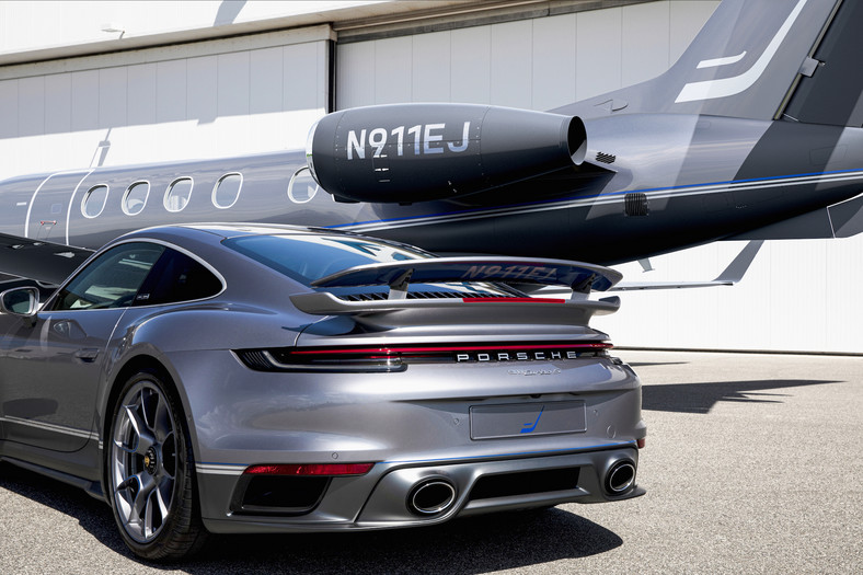 Porsche 911 Turbo S i Embraer