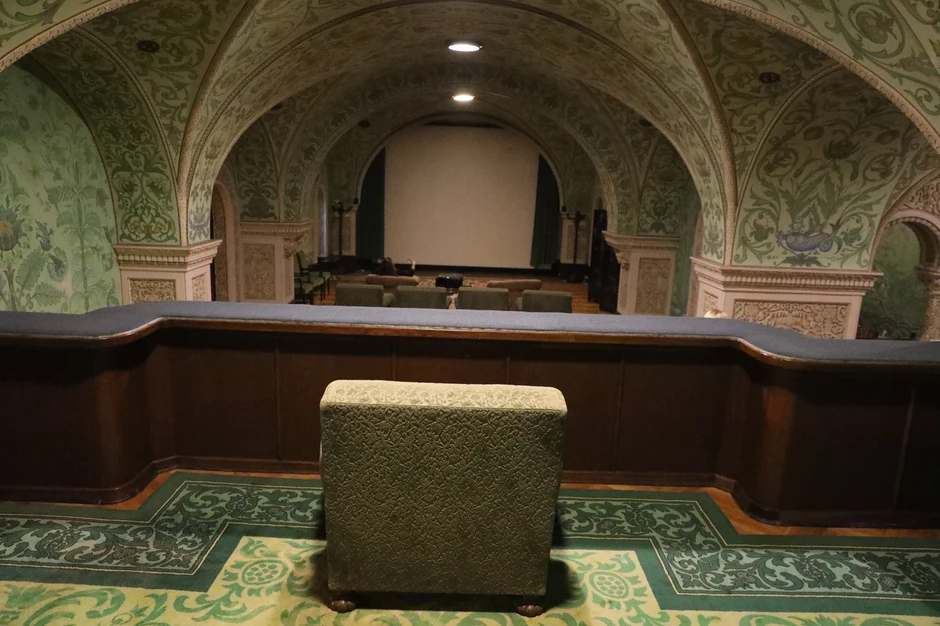 Bioskopska sala i fotelja na kojoj je Tito sedeo