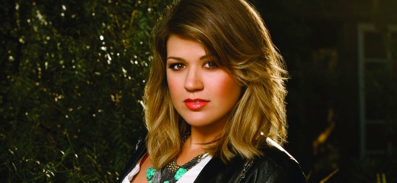 Kelly Clarkson eksperymentuje i prezentuje "People Like Us"