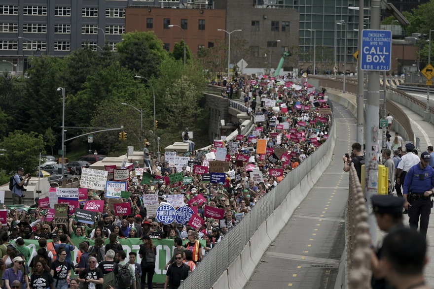 Protesty kobiet w USA przeciwko ograniczeniu prawa do aborcji.