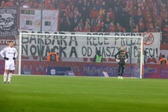 Kibice Widzewa uderzyli w Barbarę Nowacką. Wykorzystał to Przemysław Czarnek