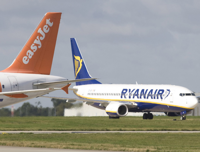 Ryanair  chciałby rywalizować z brytyjskim Easy Jetem, drugim co do wielkości tanim przewoźnikien, który obsługuje większość dużych lotnisk.