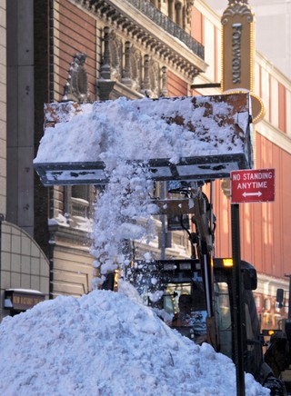 Za nogę złamaną na oblodzonym chodniku można dostać 30 tys. zł odszkodowania