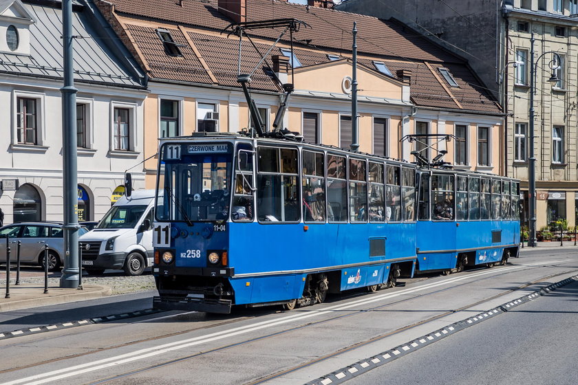 W automatach biletowych w tramwajach i autobusach zapłacimy tylko kartą