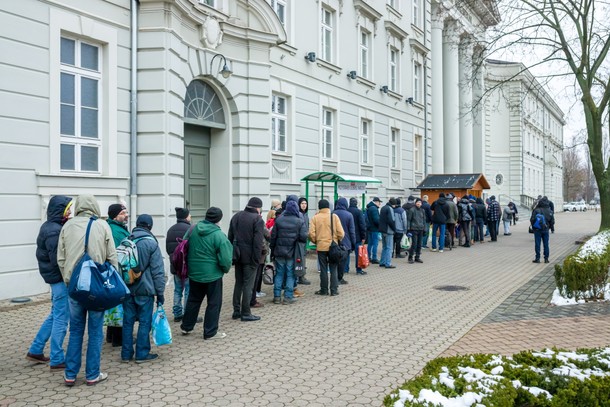 Wydawanie posiłków w bydgoskiej bazylice