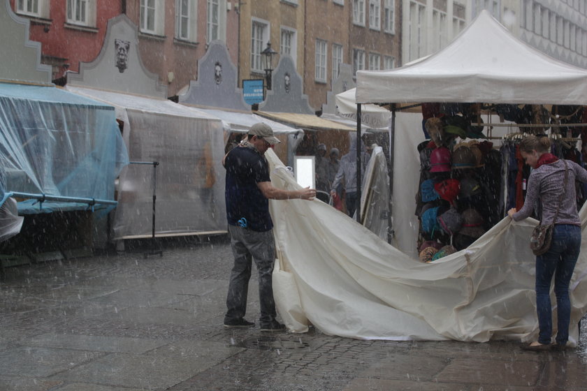 Oberwanie chmury w centrum Gdańska 