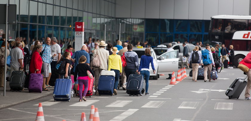 Pasażerowie uwięzieni w Pyrzowicach