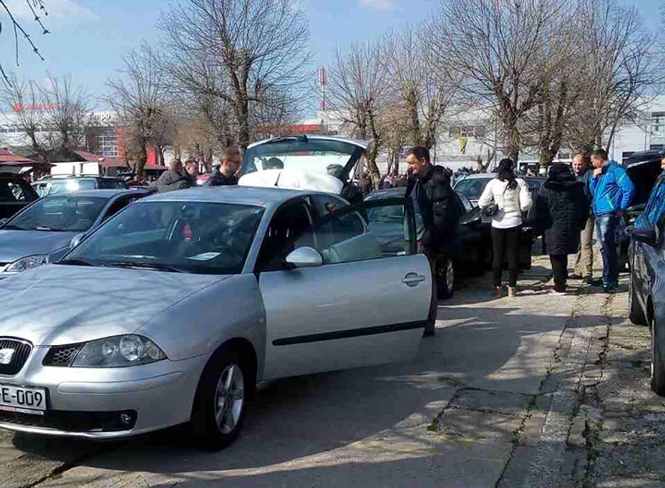 Na pijacu uglavnom dolaze automehaničari i preprodavci