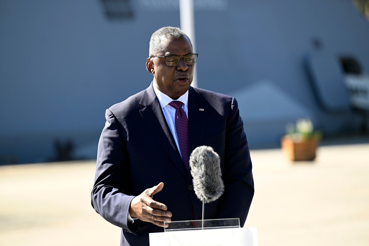 Lloyd J. Austin podczas wizyty w Szwecji