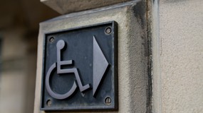 Jaka kwota świadczenia wspierającego w 2026 r. Ile pieniędzy można dostać [TABELA]