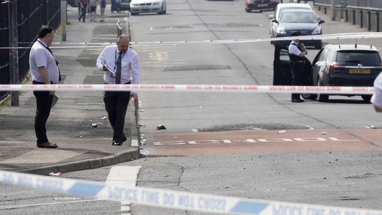 KE potępiła przemoc, do jakiej doszło w nocy w północnoirlandzkim Londonderry, gdzie od kuli zginęła 29-letnia dziennikarka Lyra McKee. Rzecznik Komisji podkreślił, że Wielka Brytania z pewnością wyjaśni okoliczności zdarzenia.