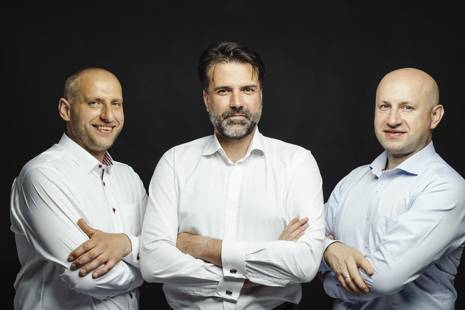 Od lewej: założyciele firmy Creotech: Grzegorz Kasprowicz, dr Grzegorz Brona i Pawel Kasprowicz.