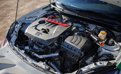 Toyota zaszalała z silnikami spalinowymi. Oto 5 nowych modeli