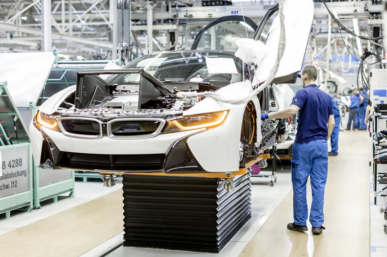 BMW i8 - samochód z piorunującym wrażeniem