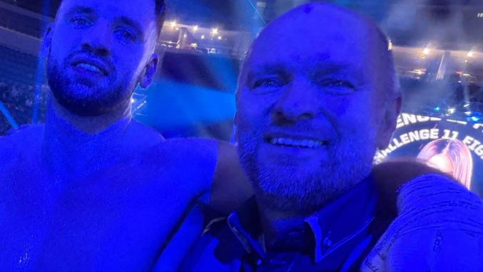 Vľavo: Snúbenica a mama Filipa Sulíka, Filip Sulík a Richard Sulík.