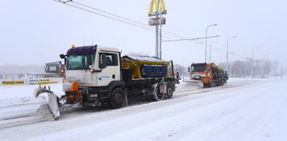 To pogodowa katastrofa. 4 tys. ludzi nie ma prądu. Oblodzone kable pękają i spadają na ulice