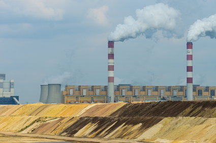 Polska energetyka szoruje po dnie. Notowania Tauronu i PGE najniższe w historii