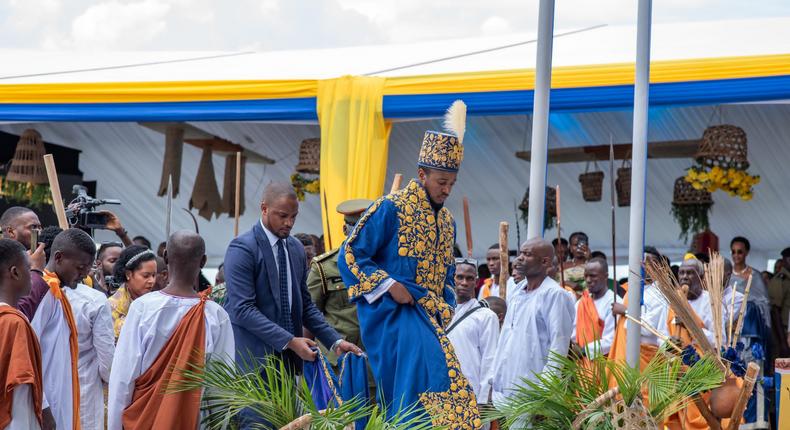 King Oyo arriving for the coronation commemoration