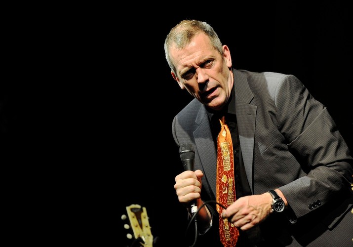 Hugh Laurie podczas koncertu w Berlinie (lipiec 2012)