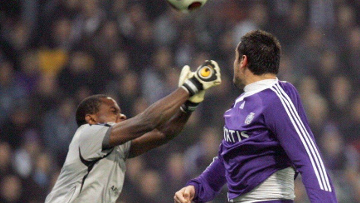 W spotkaniu 27. kolejki belgijskiej ekstraklasy Anderlecht Bruksela wygrał na własnym stadionie z Germinal Beerschot 2:0 (0:0).