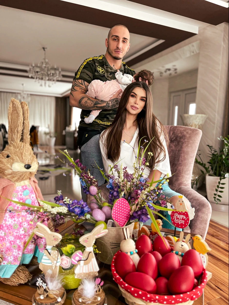 Vuk Mob sa porodicom